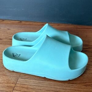 Art class size 5 aqua platform slides